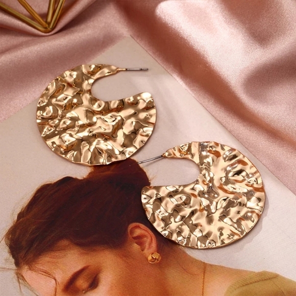 Diamonds & Jules Jewelry - 💎✨ Textured Metal Disc Earrings